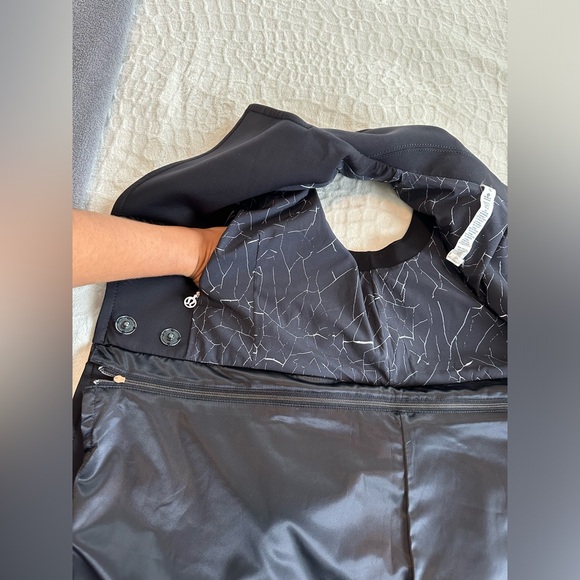 Lululemon Athletic Women’s 3 in 1 Black Quickchange Sleeveless Convertible Vest - Picture 14 of 17